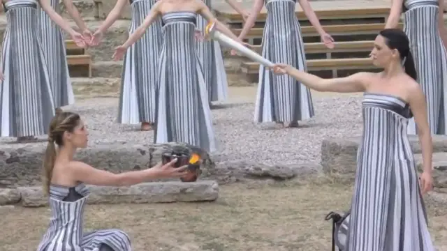 Encienden la llama olímpica en Grecia para los juegos de París 2024