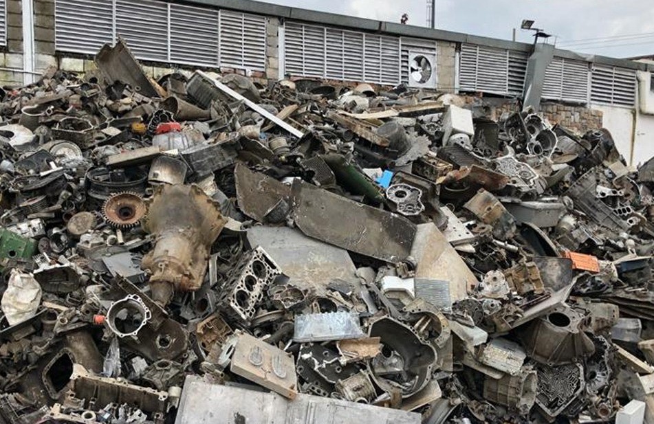 Azul Ambientalista: La acumulación de chatarra en Maracaibo genera la contaminación en el ambiente