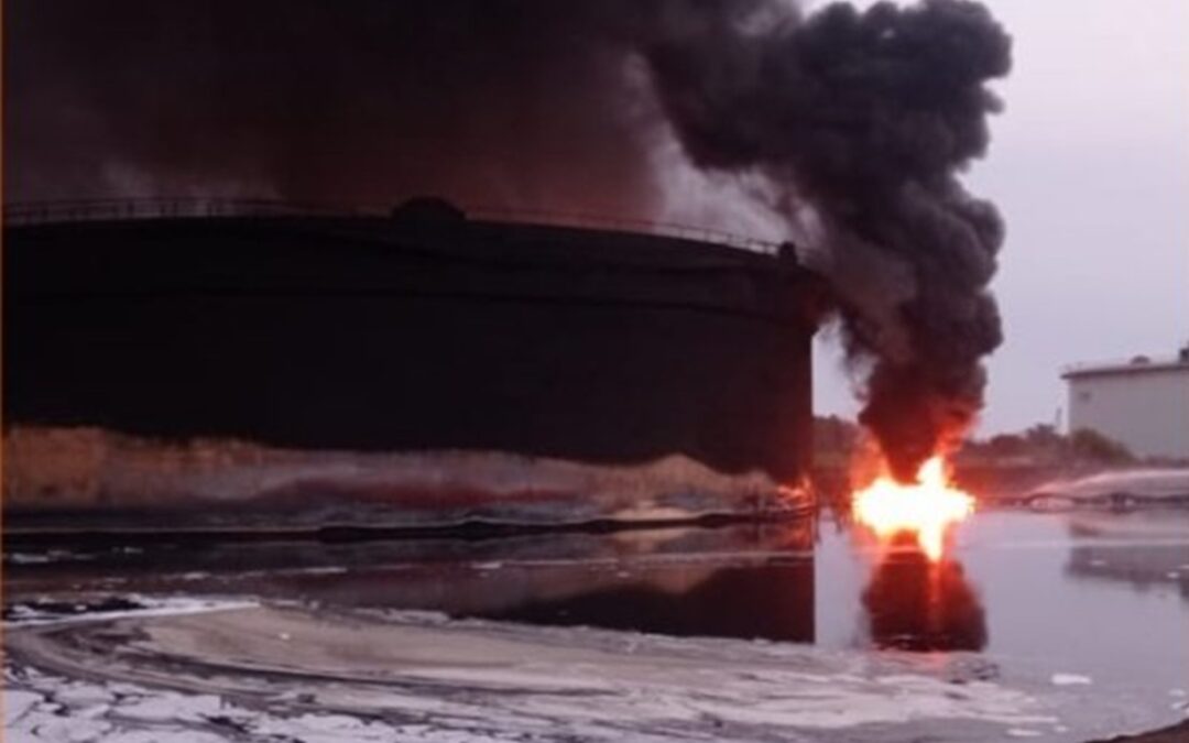 Tanque de Pdvsa en Bachaquero quedó inservible tras horas de voraz incendio