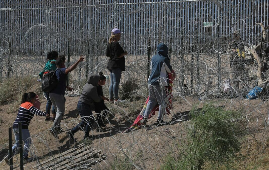 Migrantes venezolanos insisten en cruzar a EE UU por el río Bravo pese a las crecientes deportaciones