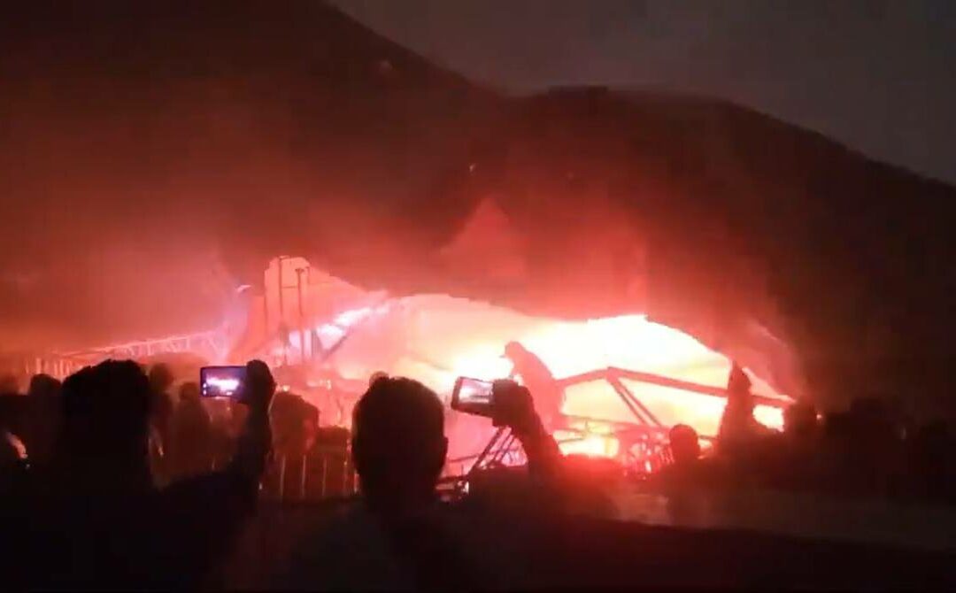 9 muertos y 50 heridos al colapsar escenario durante mitin de candidato presidencial mexicano