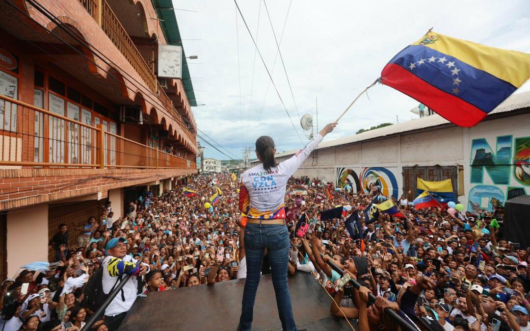 «Esto es indetenible»: Visita de María Corina Machado desbordó las calles de Puerto Ayacucho