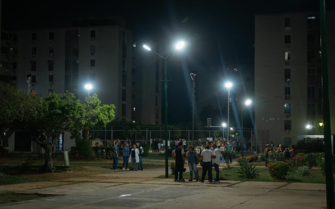 Palaima iluminada gracias al pago de sus servicios ante la Alcaldía de Maracaibo