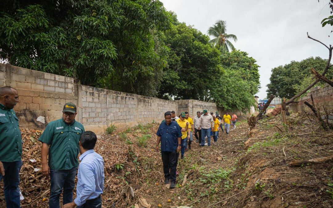 Alcaldía de Maracaibo limpia 21 cañadas en una semana con el Plan de Limpieza de Cañadas 2024