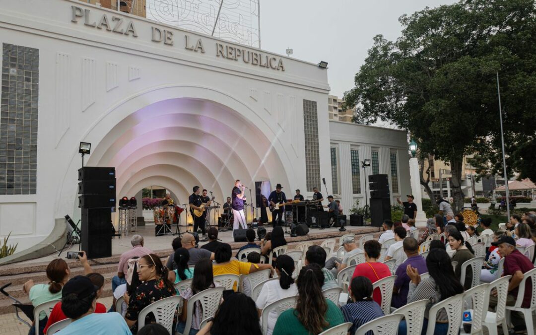 Plaza de la República se vistió de gala en la celebración del Día de las Madres de la Alcaldía