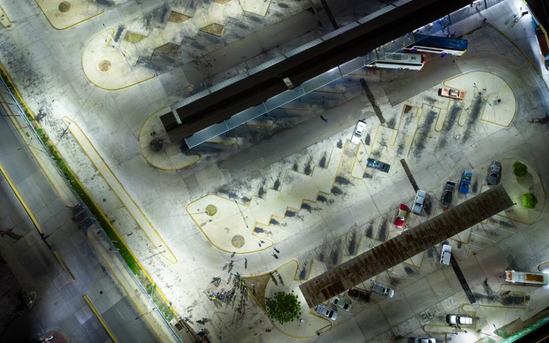 Alcaldía iluminó los siete andenes del Terminal de Pasajeros de Maracaibo