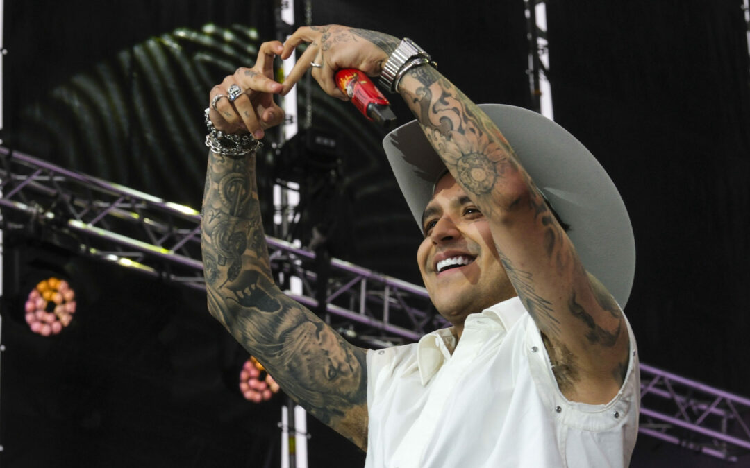 Christian Nodal resalta entre los 50 más bellos de People en Español