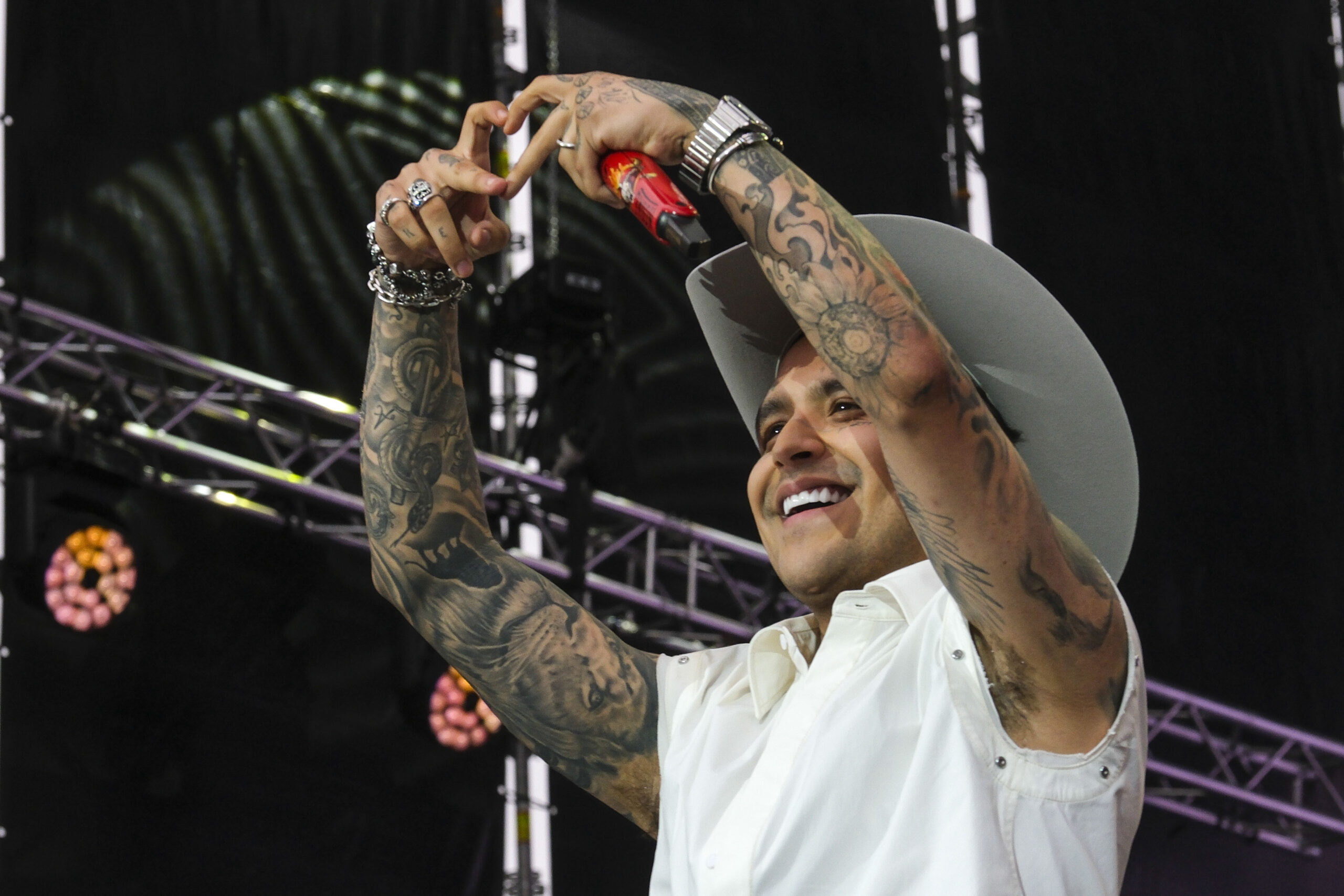 El mexicano Christian Nodal entre los 50 más bellos de People en Español