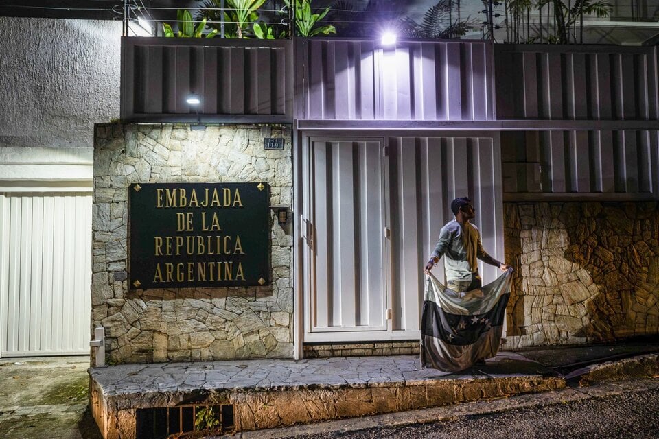 Diplomáticos argentinos abandonarán Venezuela este jueves