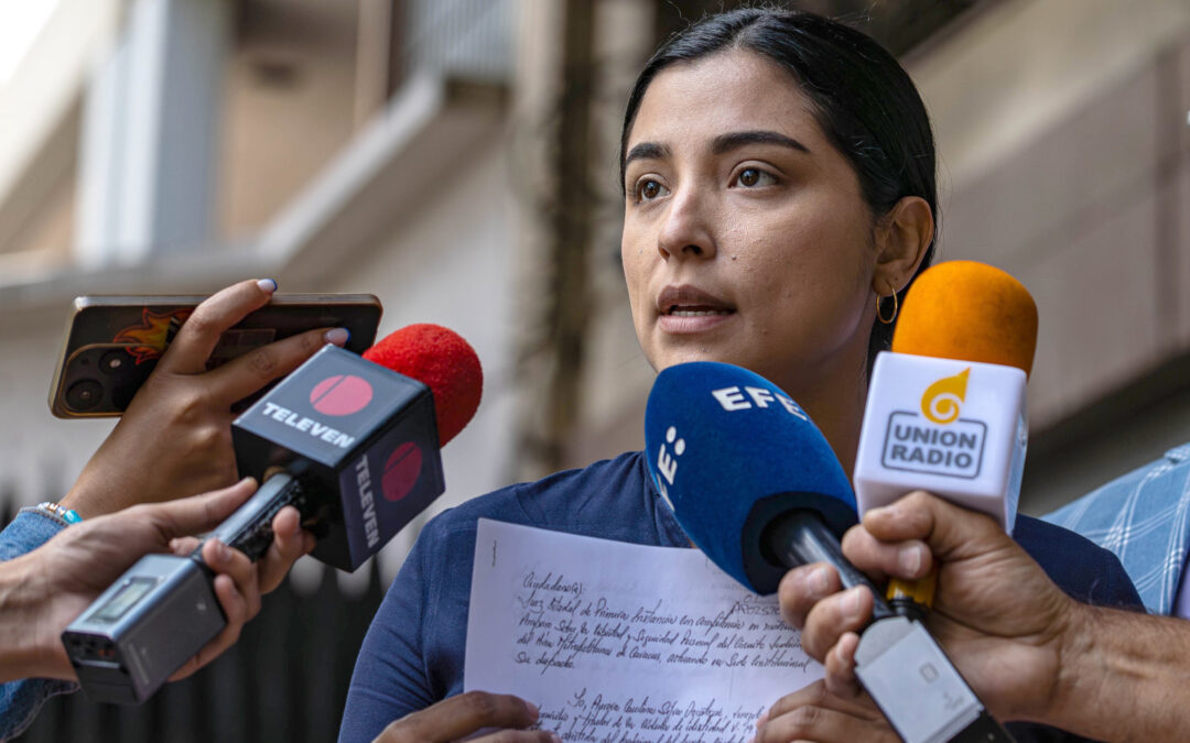 Esposa de Freddy Superlano denuncia que el dirigente opositor ha sufrido torturas bajo arresto