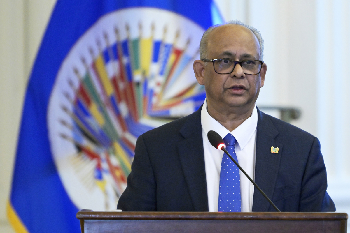 ¿Quién es Ramdin, el nuevo secretario general de la OEA que promete diálogo con Maduro?
