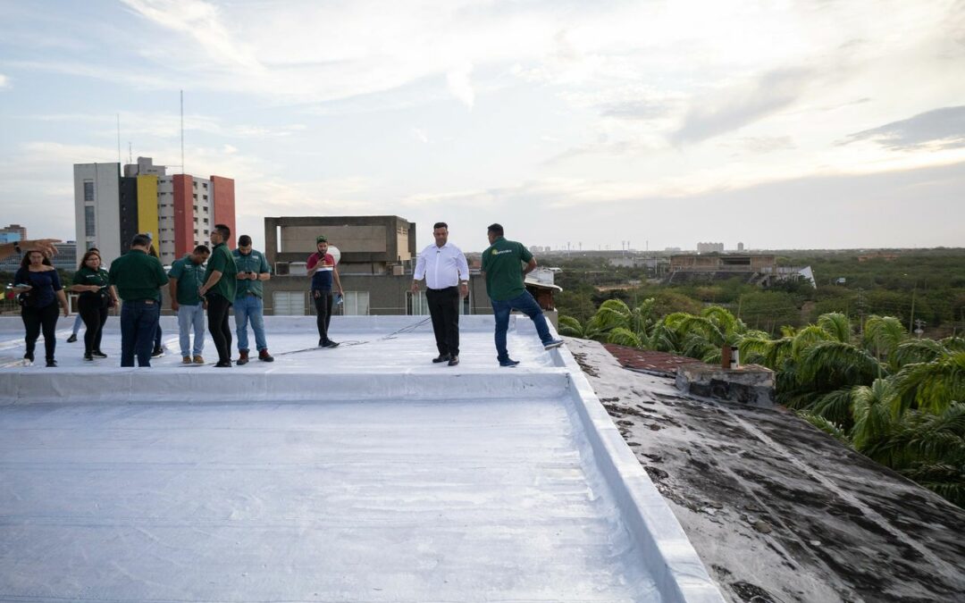 Impermeabilizados 675 metros del conjunto residencial Saint Thomas con el programa Resuelve tu Techo de Alcaldía