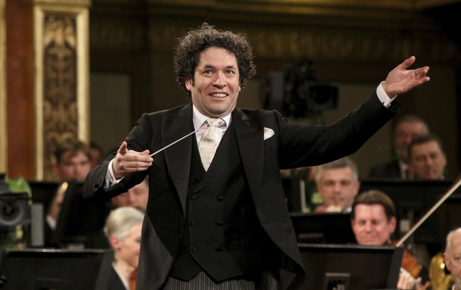 Gustavo-Dudamel-1536×965