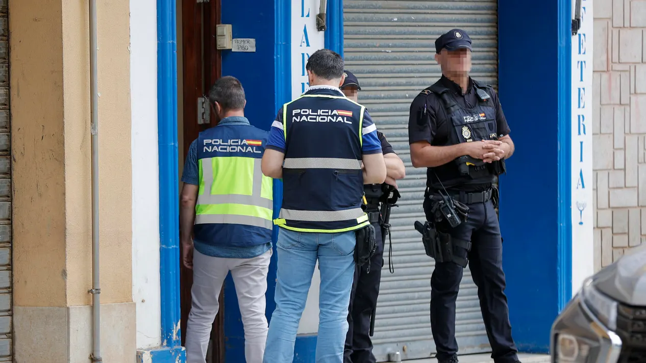 hombre-mata-mujer-hijo-3-anos-algemesi-valencia_167