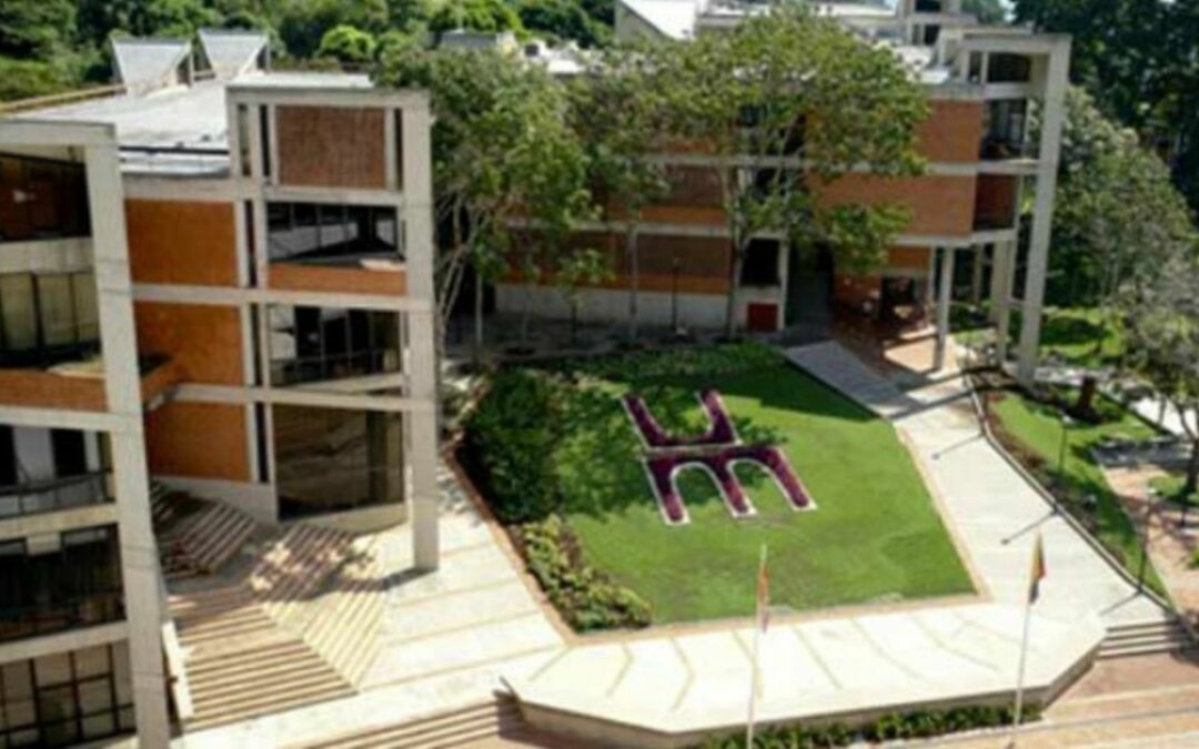 Unimet impulsa debate sobre hidrocarburos y empleo en su Feria 2026