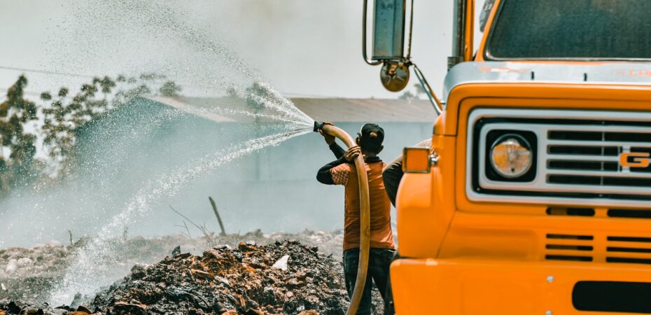 Bomberos controlan incendio en IMASUR y protegen subestación eléctrica en Zona Industrial