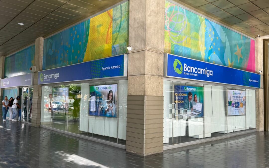 Bancamiga transforma su Agencia Altamira con el mural ‘Narrativas globales’