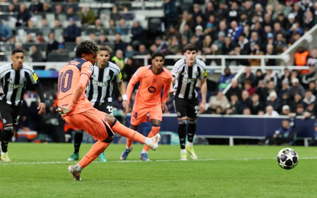 Lamine Yamal rescata al Barcelona con penalti en el minuto 96