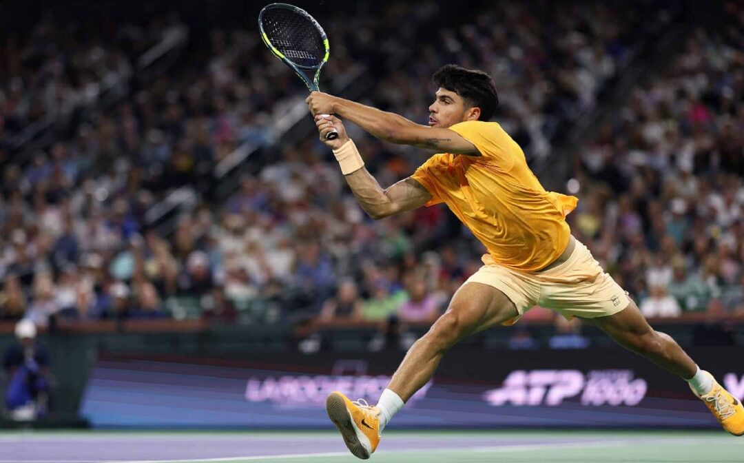 Alcaraz y Sinner avanzan a semifinales de Indian Wells sin Swiatek