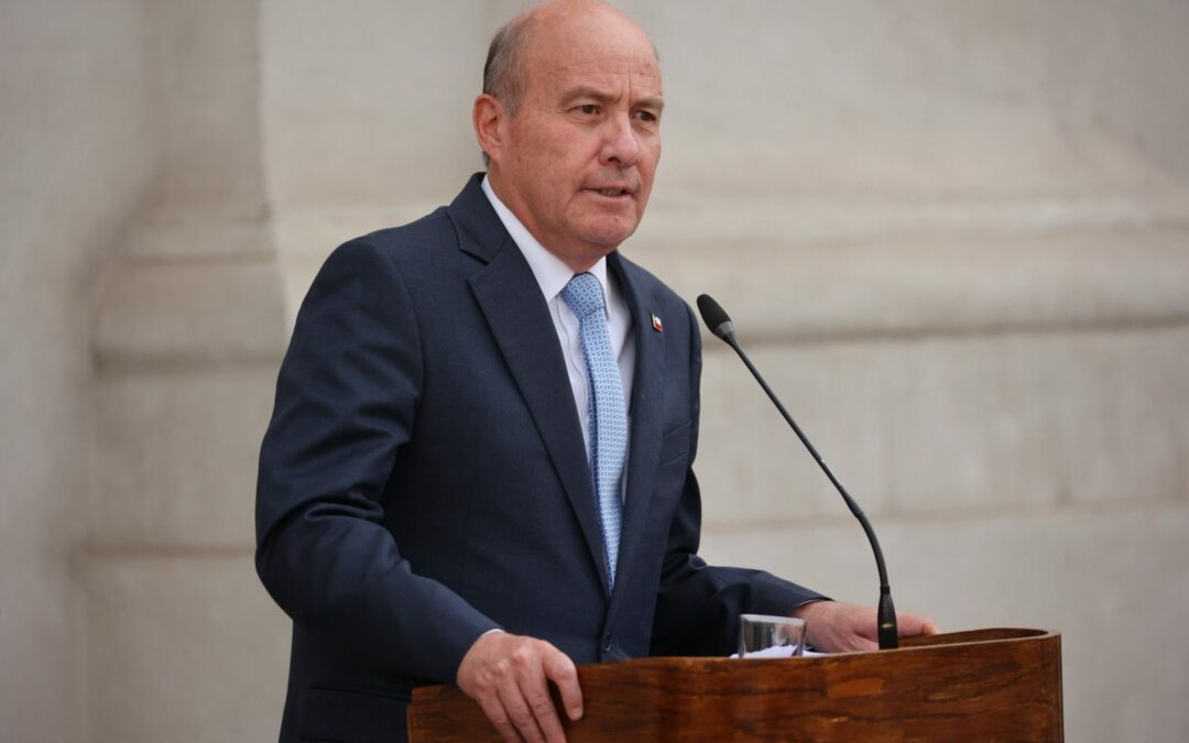 Chile busca soluciones ante fuerte alza del petróleo que golpea su economía