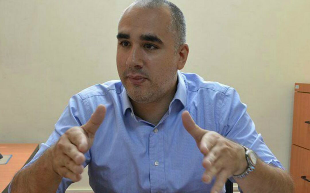 Luis Oliveros: La dolarización requiere un análisis cuidadoso y no es solución inmediata