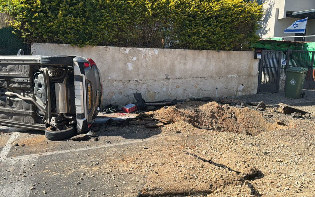 Irán intensifica ataques contra Israel tras muerte de Lariyani en día 19 de conflicto