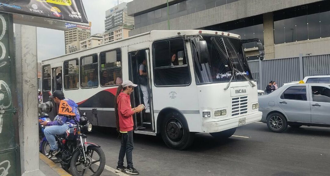 Ministerio de Transporte oficializa aumento del pasaje urbano a 100 bolívares