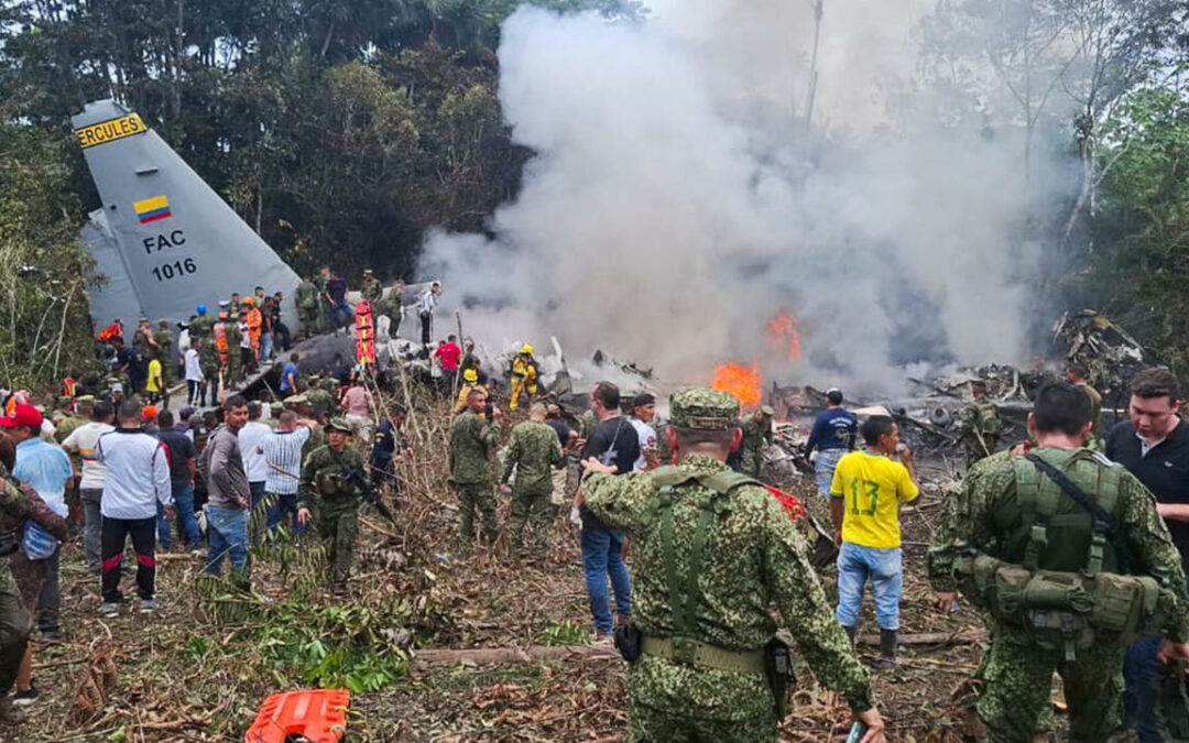 Accidente de avión militar en Colombia deja 66 muertos y 4 desaparecidos
