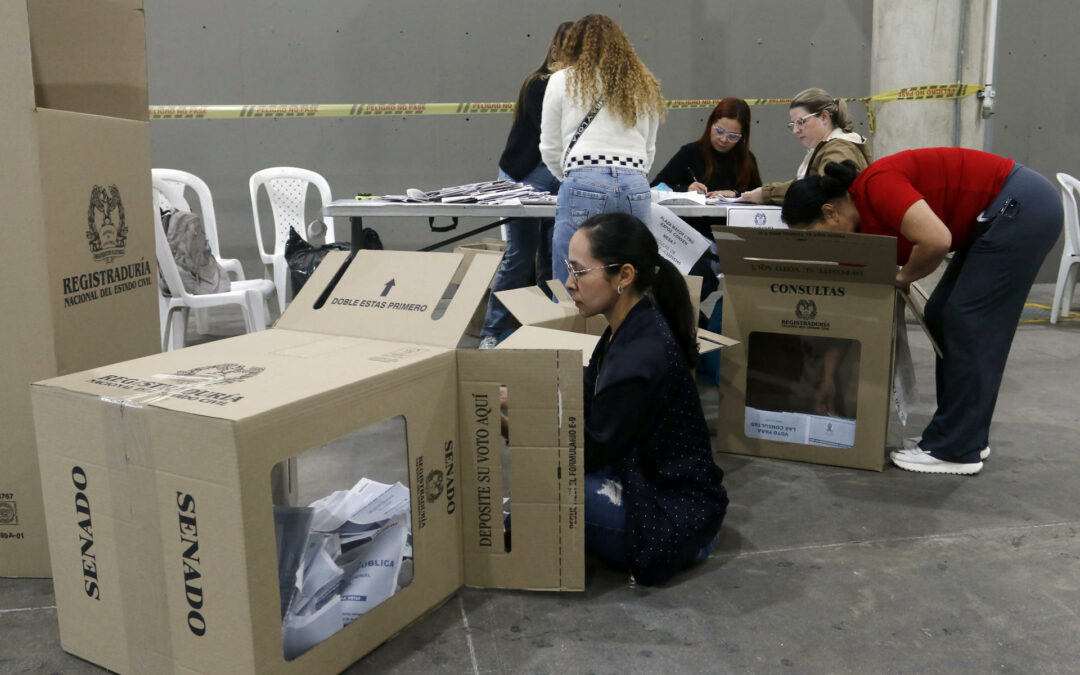 Colombia cierra urnas tras jornada electoral clave para 2026