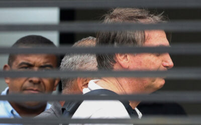 Bolsonaro deja cuidados intensivos y cumple prisión domiciliaria en Brasil