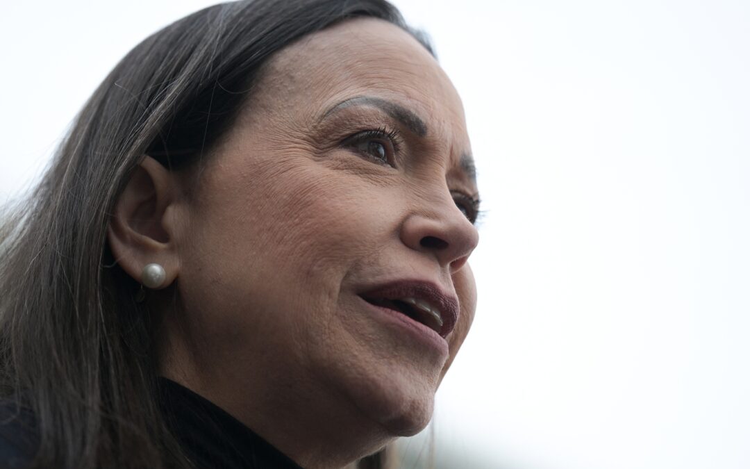 María Corina Machado se encuentra con venezolanos en Santiago durante visita oficial