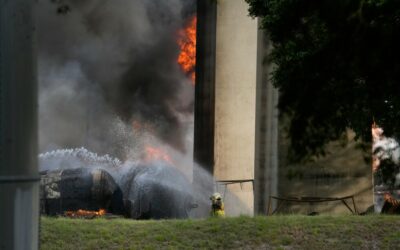 Explosión de camión cisterna en Panamá deja un muerto y cierra el Puente de las Américas